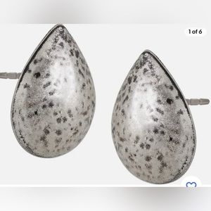 New in Box! Silpada Drewdrop Post Earrings.